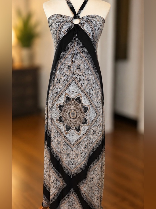 Saint Tropez West Dresses & Skirts - Saint Tropez West Halter Maxi Dress with Geometric Pattern